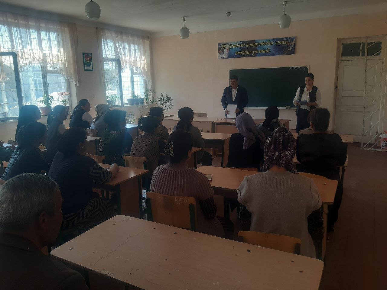 Xonqa tumani 34-son umumiy o’rta ta’lim maktabida 2023 yil 30-mart kuni o‘tkazilgan ota-onalar yig`ilishi o'tkazildi